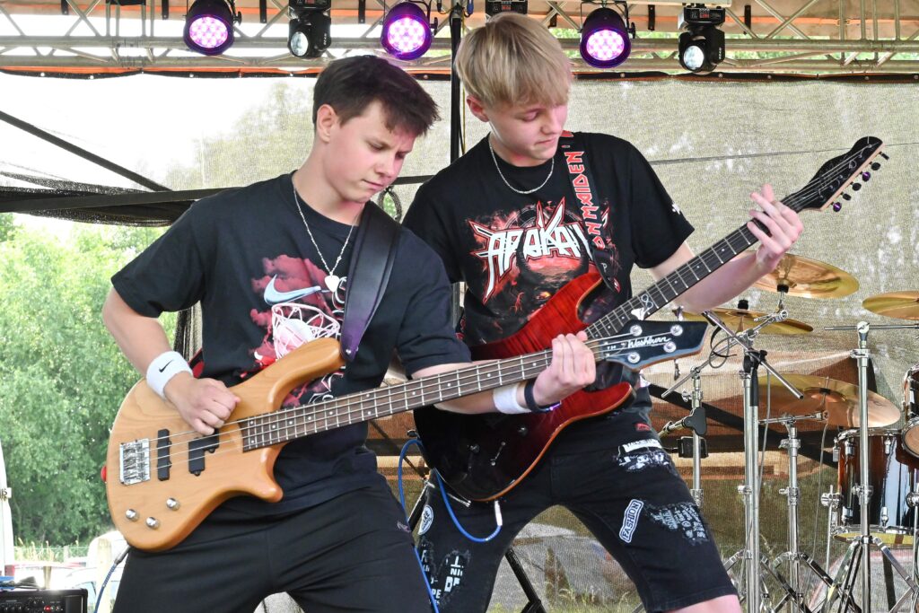 podporuje mladé kapely a talentované hudebníky